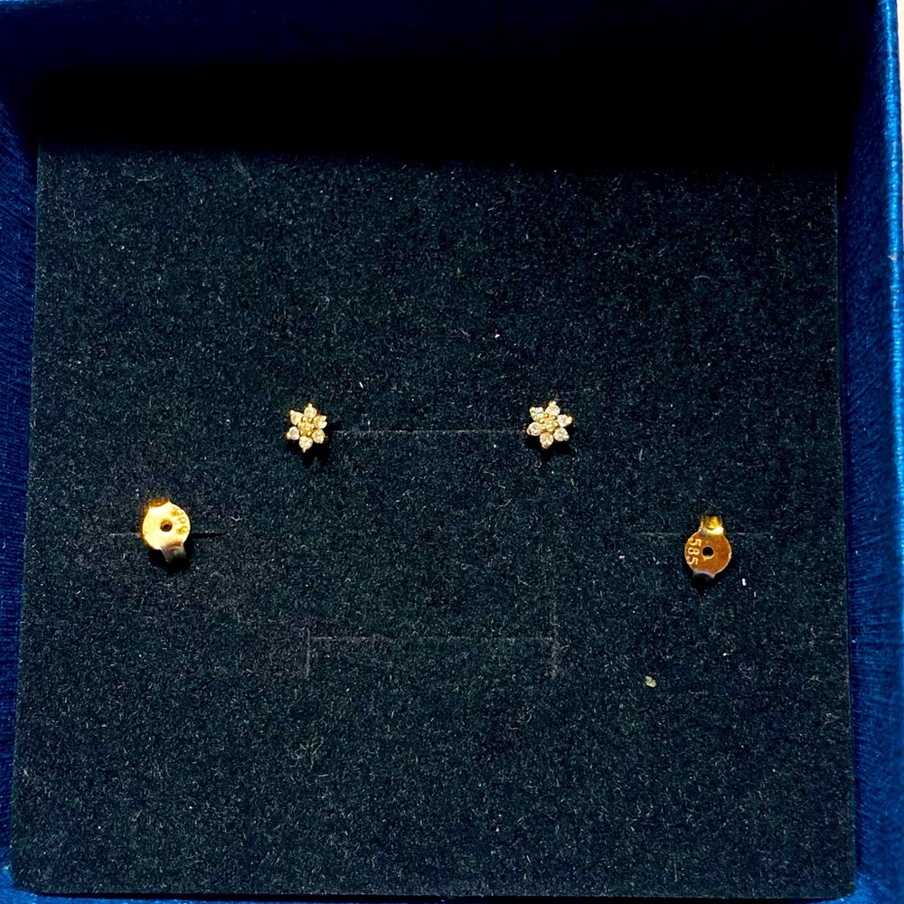 Diamond Daisy Flower Stud Earrings in 14k Solid Gold